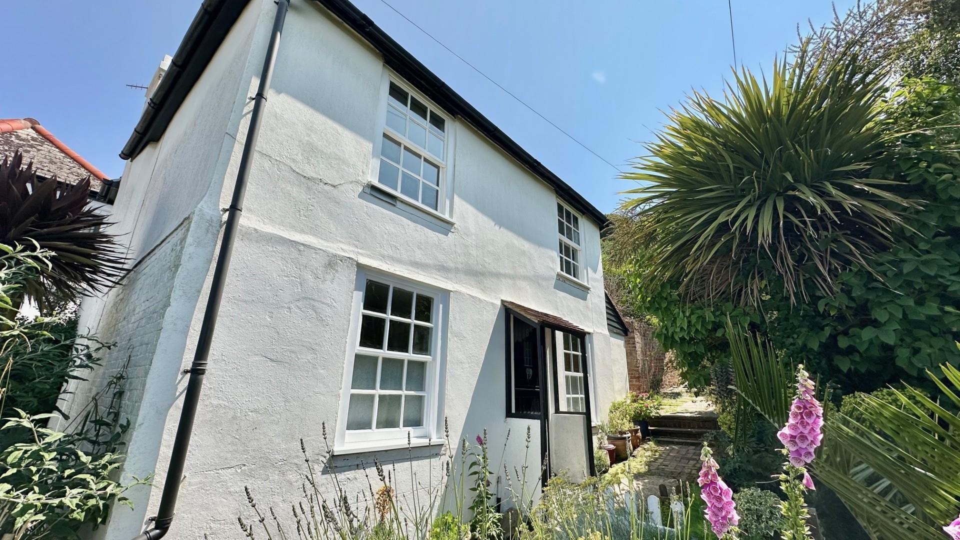 3 bed property in Woods Passage, Old Town, Hastings